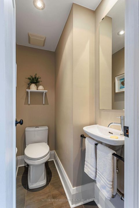 Photo 20 at 50 Thornhill Avenue, Lambton Baby Point, Toronto