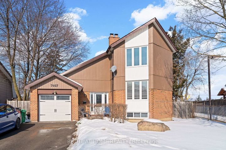 Photo 1 at 7027 Estoril Road, Meadowvale, Mississauga