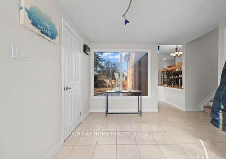 Photo 3 at 7027 Estoril Road, Meadowvale, Mississauga