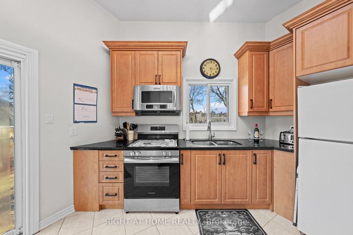 Photo 10 at 7027 Estoril Road, Meadowvale, Mississauga