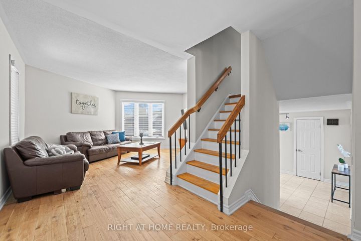 Photo 13 at 7027 Estoril Road, Meadowvale, Mississauga