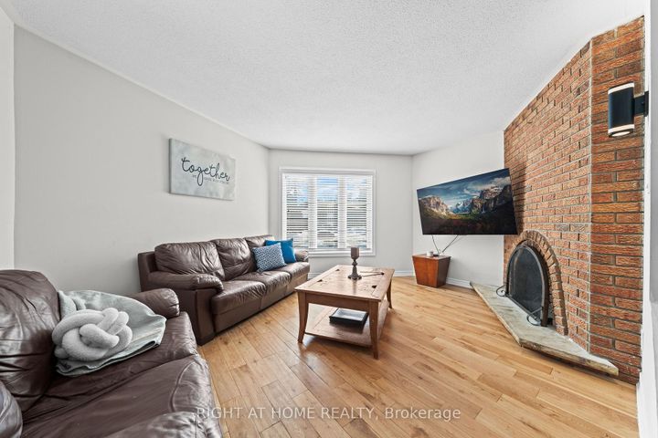Photo 14 at 7027 Estoril Road, Meadowvale, Mississauga