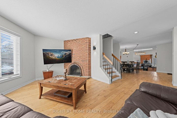 Photo 15 at 7027 Estoril Road, Meadowvale, Mississauga