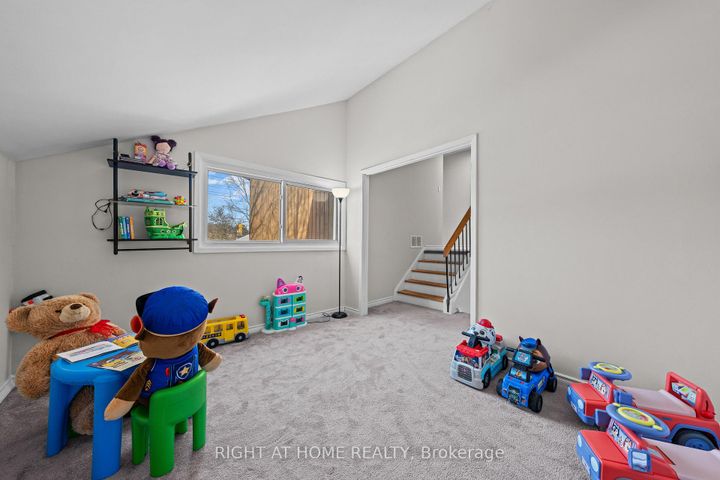 Photo 16 at 7027 Estoril Road, Meadowvale, Mississauga