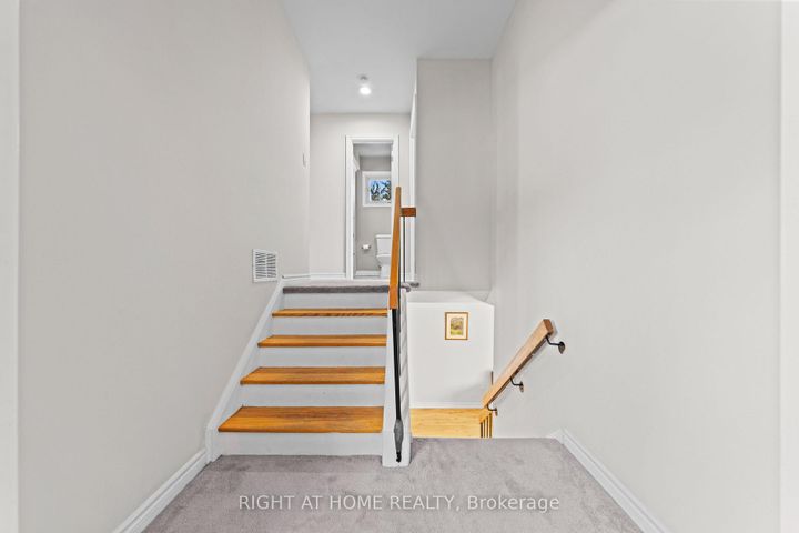 Photo 17 at 7027 Estoril Road, Meadowvale, Mississauga