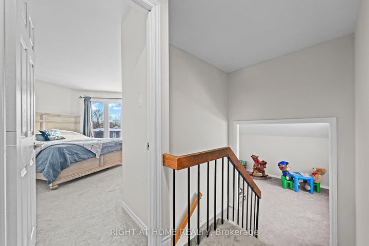 Photo 18 at 7027 Estoril Road, Meadowvale, Mississauga
