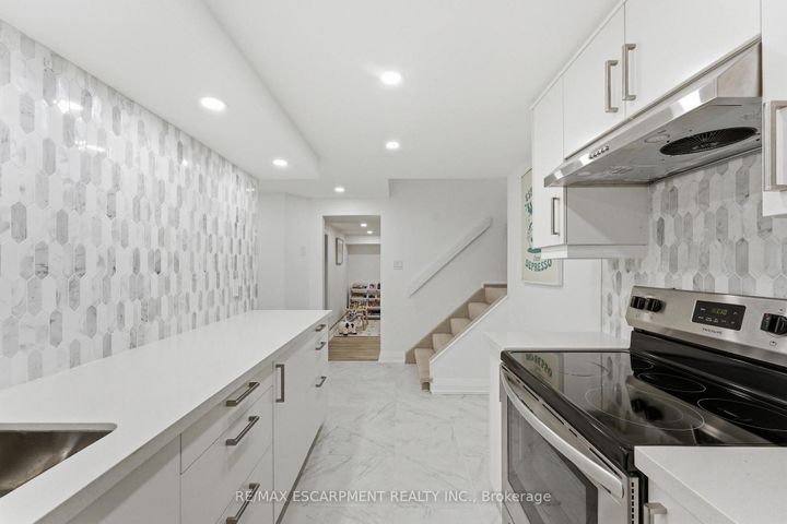 Photo 34 at 138 Miller Drive, Ancaster, Hamilton