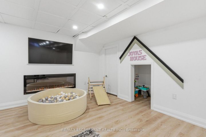 Photo 38 at 138 Miller Drive, Ancaster, Hamilton