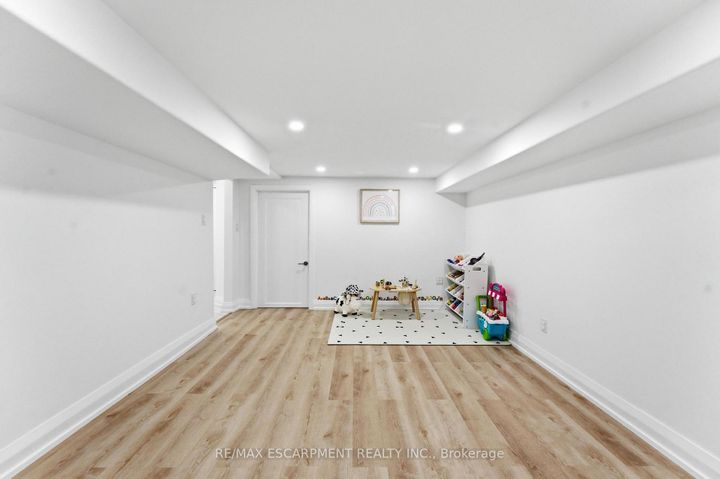 Photo 39 at 138 Miller Drive, Ancaster, Hamilton