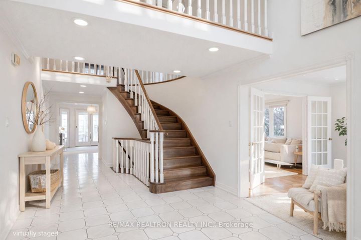 Photo 2 at 406 Weldrick Road E, Bayview Hill, Richmond Hill