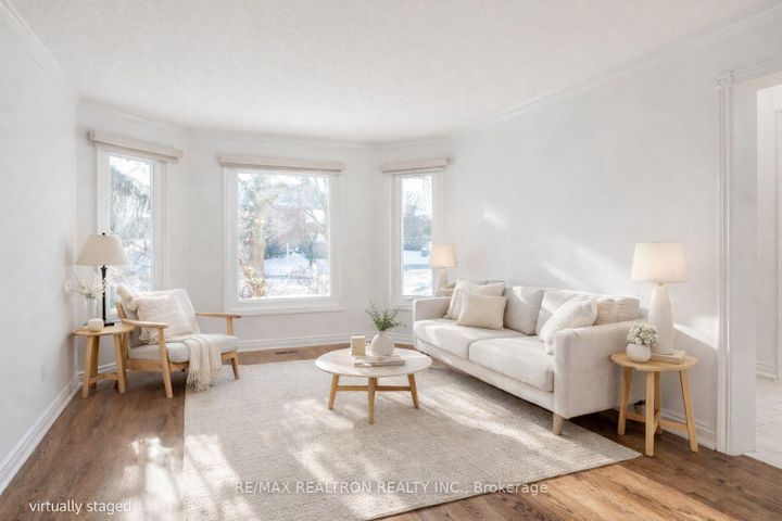 Photo 3 at 406 Weldrick Road E, Bayview Hill, Richmond Hill