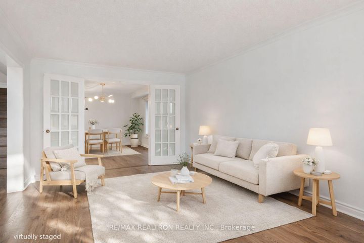 Photo 4 at 406 Weldrick Road E, Bayview Hill, Richmond Hill