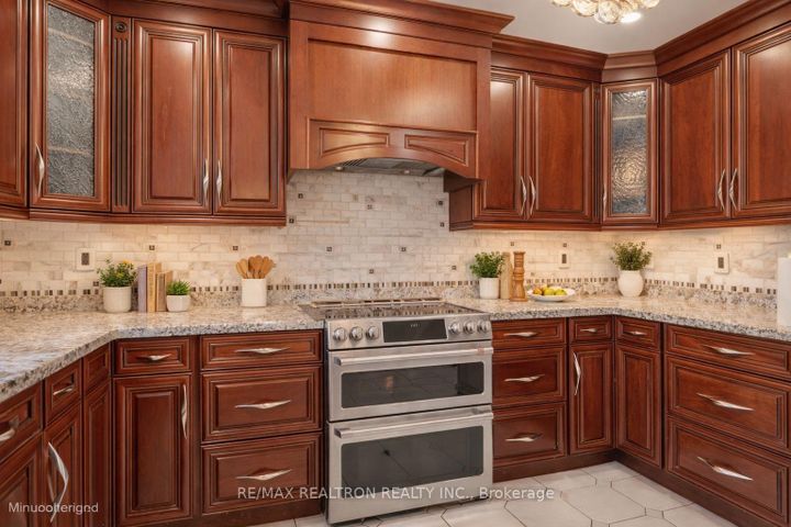 Photo 8 at 406 Weldrick Road E, Bayview Hill, Richmond Hill