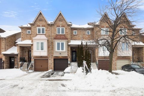 Photo 1 at 28 Kelso Crescent, Maple, Vaughan
