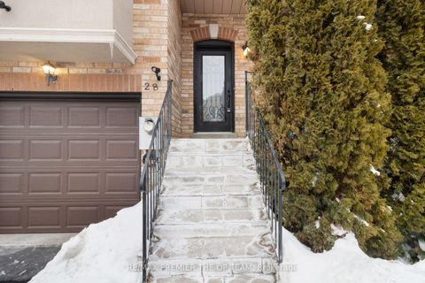 Photo 3 at 28 Kelso Crescent, Maple, Vaughan