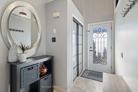 Photo 5 at 28 Kelso Crescent, Maple, Vaughan