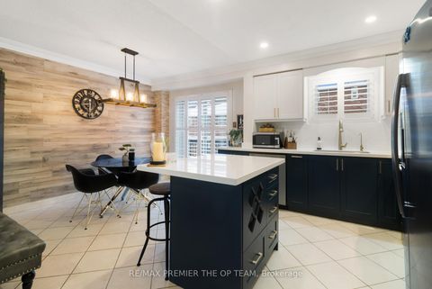 Photo 7 at 28 Kelso Crescent, Maple, Vaughan