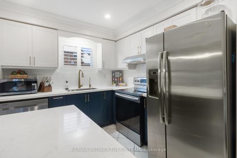 Photo 11 at 28 Kelso Crescent, Maple, Vaughan