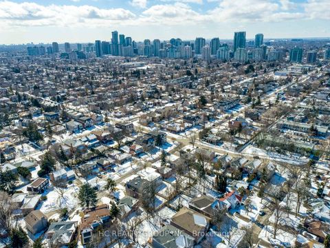 Photo 11 at 10 Waring Court, Willowdale East, Toronto