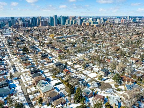 Photo 14 at 10 Waring Court, Willowdale East, Toronto