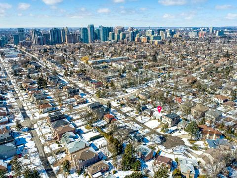 Photo 15 at 10 Waring Court, Willowdale East, Toronto