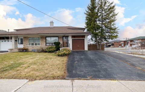 Photo 1 at 61 Stilecroft Drive, York University Heights, Toronto