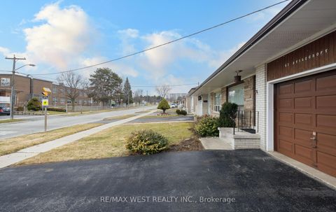 Photo 3 at 61 Stilecroft Drive, York University Heights, Toronto