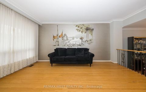 Photo 5 at 61 Stilecroft Drive, York University Heights, Toronto