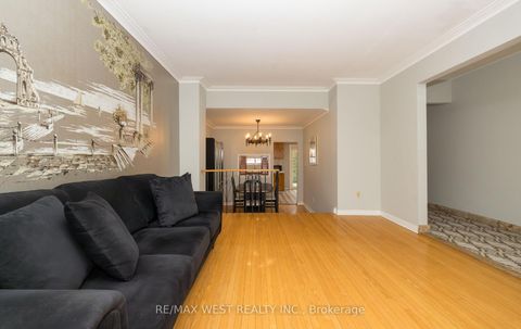 Photo 6 at 61 Stilecroft Drive, York University Heights, Toronto