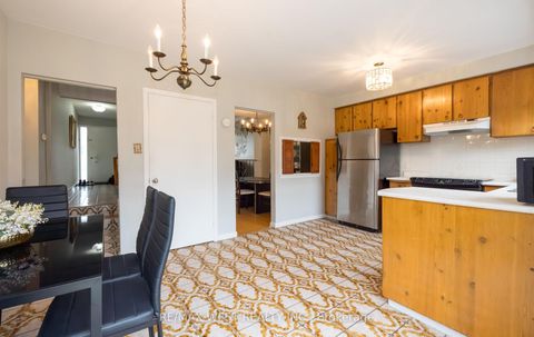 Photo 8 at 61 Stilecroft Drive, York University Heights, Toronto