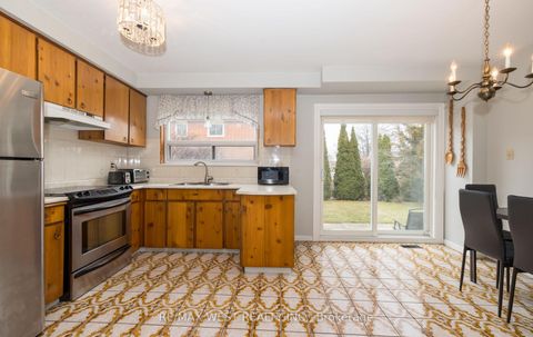 Photo 10 at 61 Stilecroft Drive, York University Heights, Toronto