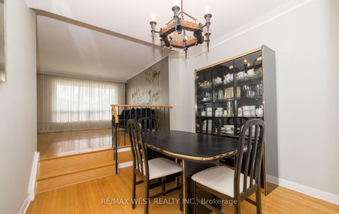Photo 14 at 61 Stilecroft Drive, York University Heights, Toronto