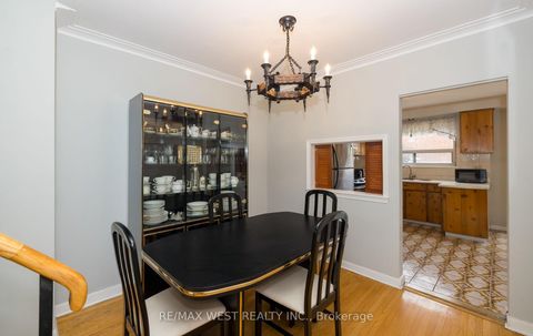 Photo 15 at 61 Stilecroft Drive, York University Heights, Toronto