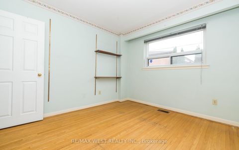 Photo 16 at 61 Stilecroft Drive, York University Heights, Toronto