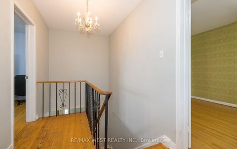 Photo 23 at 61 Stilecroft Drive, York University Heights, Toronto