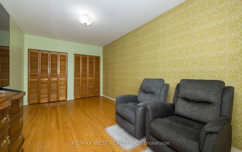 Photo 27 at 61 Stilecroft Drive, York University Heights, Toronto