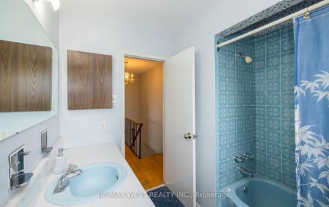 Photo 32 at 61 Stilecroft Drive, York University Heights, Toronto
