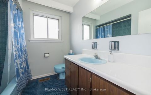 Photo 33 at 61 Stilecroft Drive, York University Heights, Toronto