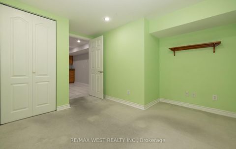 Photo 37 at 61 Stilecroft Drive, York University Heights, Toronto