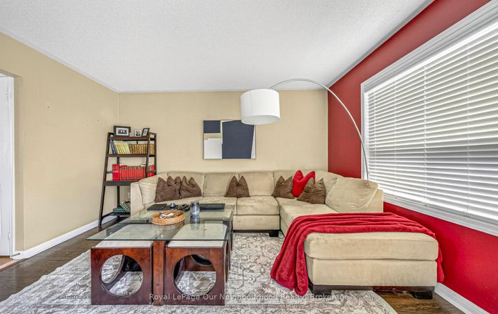 Photo 6 at 1581 Sarasota Crescent, Samac, Oshawa