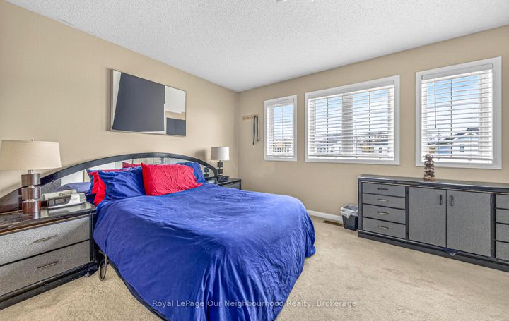 Photo 11 at 1581 Sarasota Crescent, Samac, Oshawa