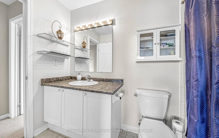 Photo 14 at 1581 Sarasota Crescent, Samac, Oshawa