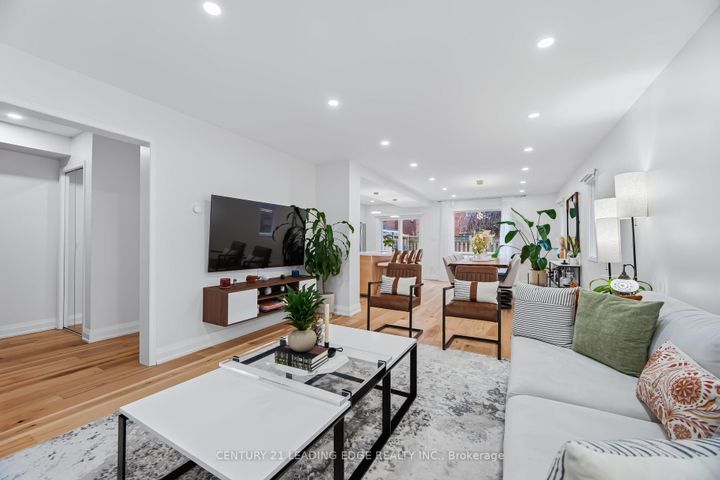 Photo 0 at 923 Redbird Crescent, Liverpool, Pickering