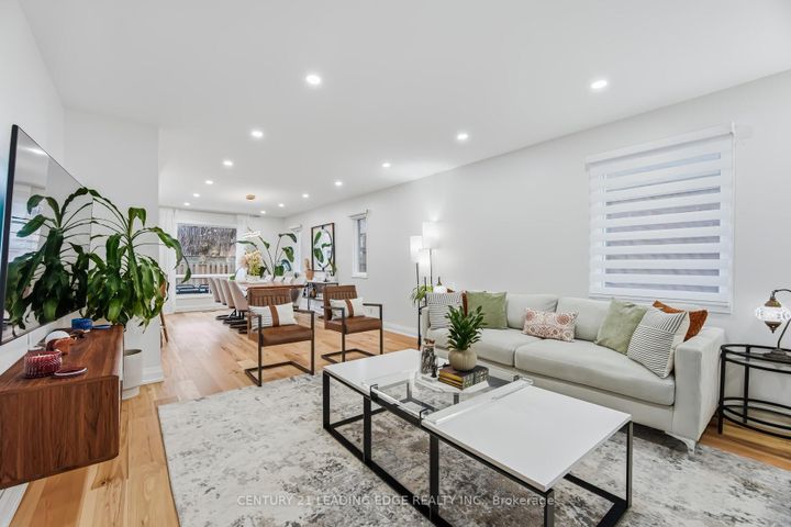 Photo 6 at 923 Redbird Crescent, Liverpool, Pickering