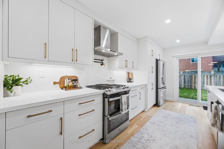 Photo 15 at 923 Redbird Crescent, Liverpool, Pickering