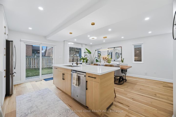 Photo 16 at 923 Redbird Crescent, Liverpool, Pickering