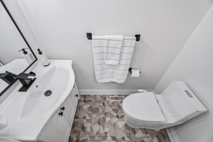 Photo 18 at 923 Redbird Crescent, Liverpool, Pickering