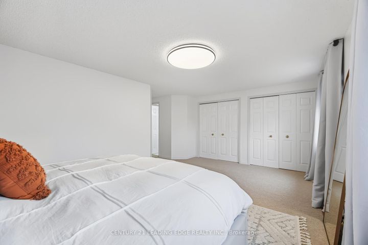 Photo 28 at 923 Redbird Crescent, Liverpool, Pickering