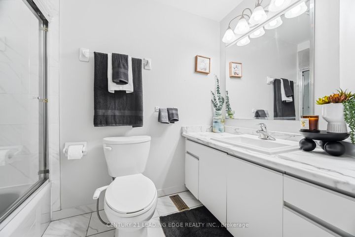 Photo 30 at 923 Redbird Crescent, Liverpool, Pickering