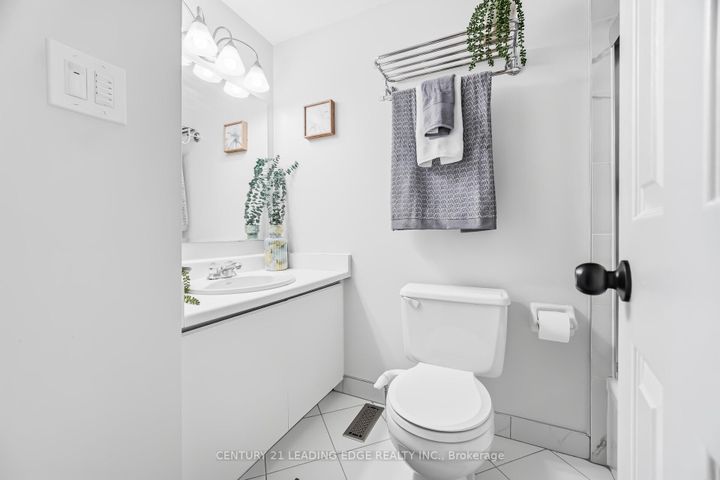 Photo 34 at 923 Redbird Crescent, Liverpool, Pickering